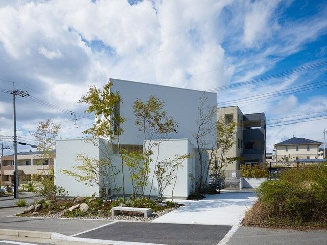 Nhà hai tầng độc đáo với các hình khối xếp chồng lên nhau ở Nhật