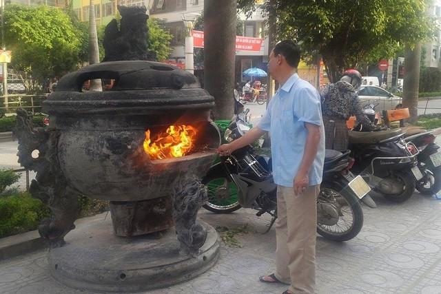 Sống tại chung cư, cúng giao thừa, hoá vàng ở đâu để không mất lộc?