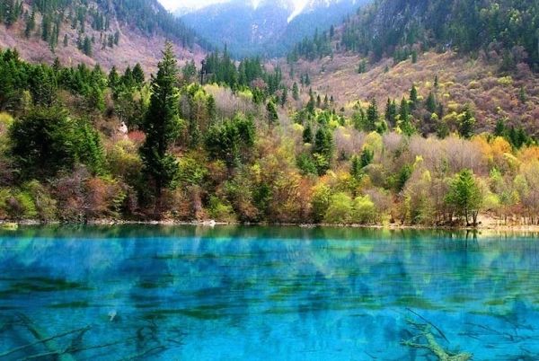 Những hồ nước có màu đẹp nhất trên thế giới
