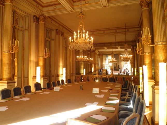 Cung điện 365 phòng phục vụ tổng thống Pháp
