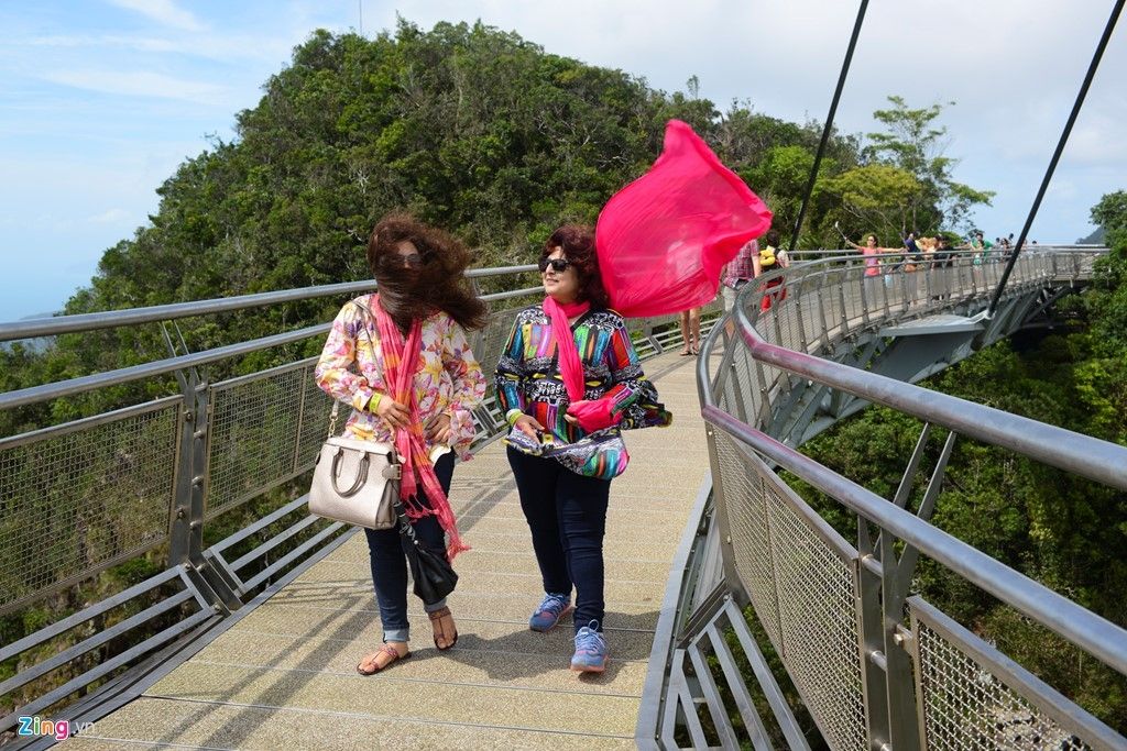 Cây cầu bộ hành lơ lửng giữa trời tại Langkawi