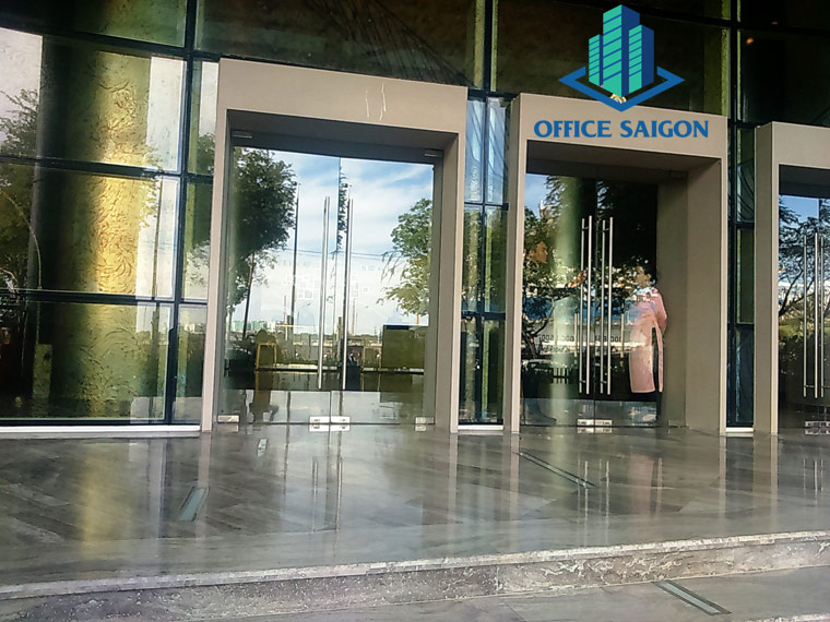 Lối đi vào cổng chính tòa nhà Le Meridien, dịch vụ văn phòng chia sẻ chuyên nghiệp