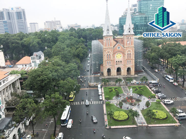 View từ Metropolitan Building ra nhà thờ Đức Bà đường Nguyễn Du