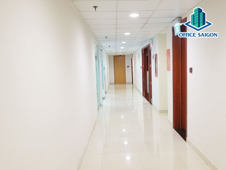 View lối đi chung khá thoáng đảng của các văn phòng thuê tại Green Power