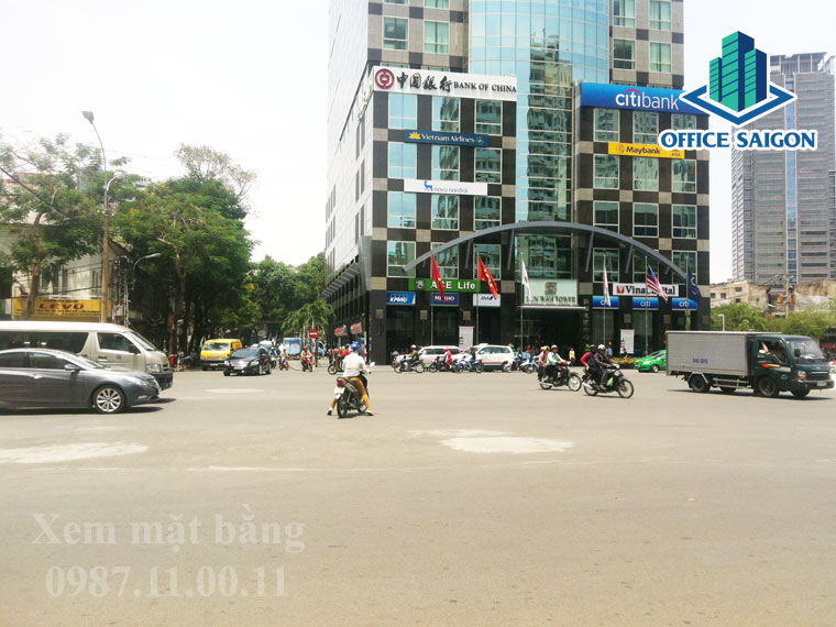 Một góc view khác mặt tiền chính diện đường Nguyễn Huệ với Sunwah Tower
