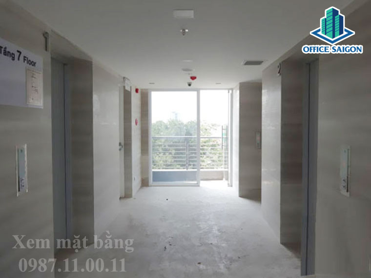 View hành lang lầu 7, lối đi chung vào thang máy tại Robot Tower