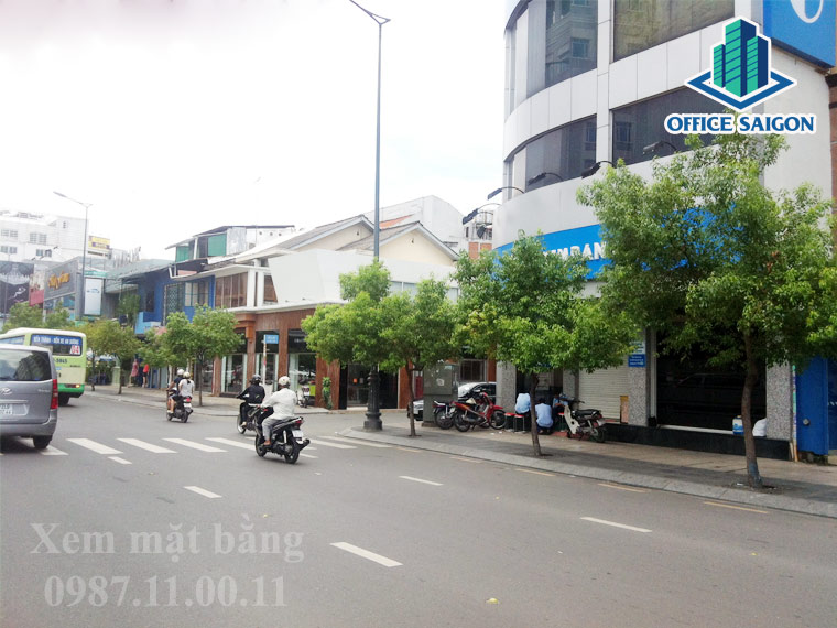 View đường Nguyễn Văn Trỗi phía trước tòa nhà Thái Huy building