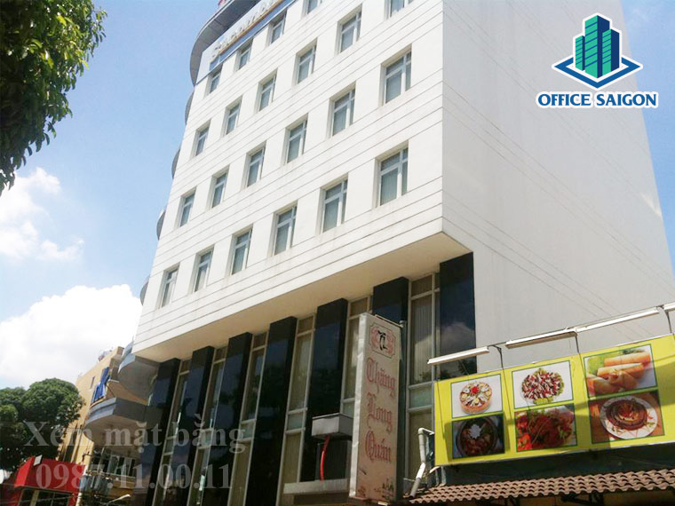 View tổng quan tòa nhà Hoàng Triều building từ phía ngoài