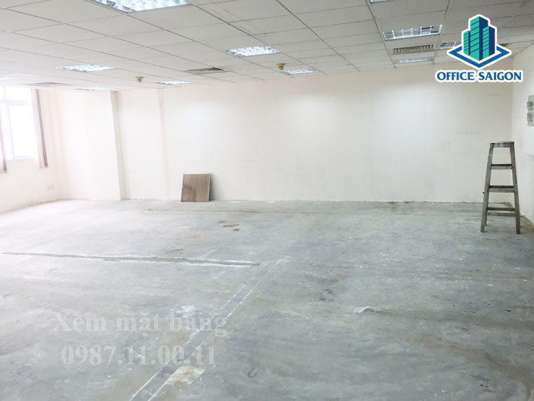 Một góc view khác của diện tích 90m2 tại lầu 3 ở tòa nhà Hoàng Triều building