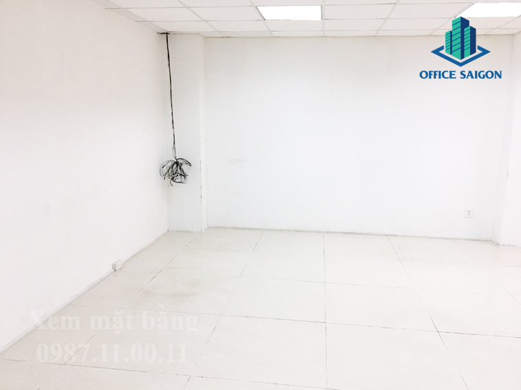 Tòa nhà Vietcomreal building, mặt bằng sạch sẽ, trần cao thông thoáng