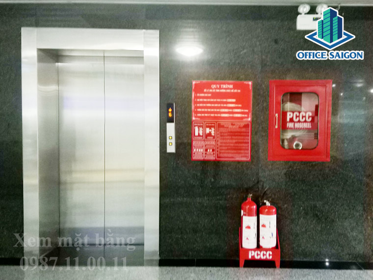 Hệ thống thang máy tốc độ cao và PCCC đạt chuẩn quốc tế, luôn đảm bảo an toàn cho khách thuê văn phòng