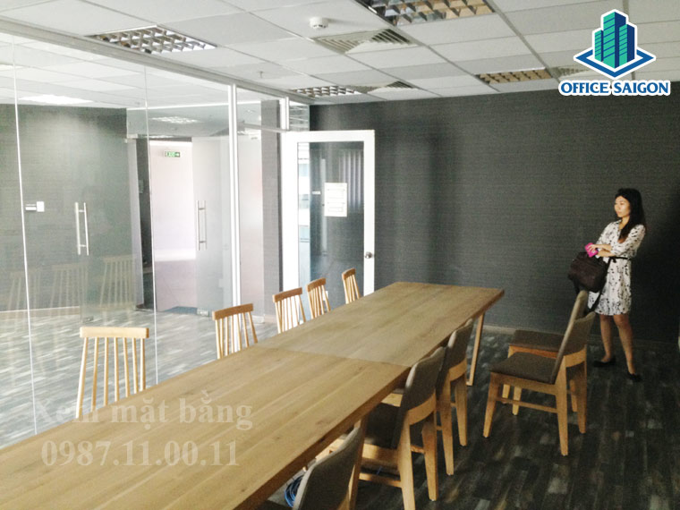 Khách hàng xem mặt bằng thực tế tại Beta building đường Hàm Nghi quận 1