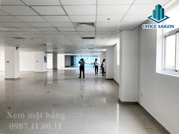 Khách khảo sát 500m2 cho thue tại tòa nhà Thủy Lợi building