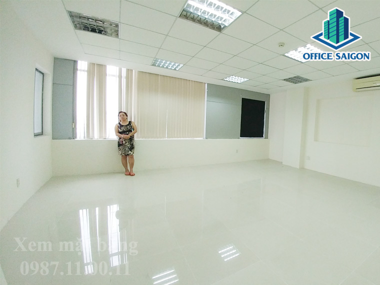 Office Saigon hỗ trợ khách xem mặt bằng tại Hoàng Minh building