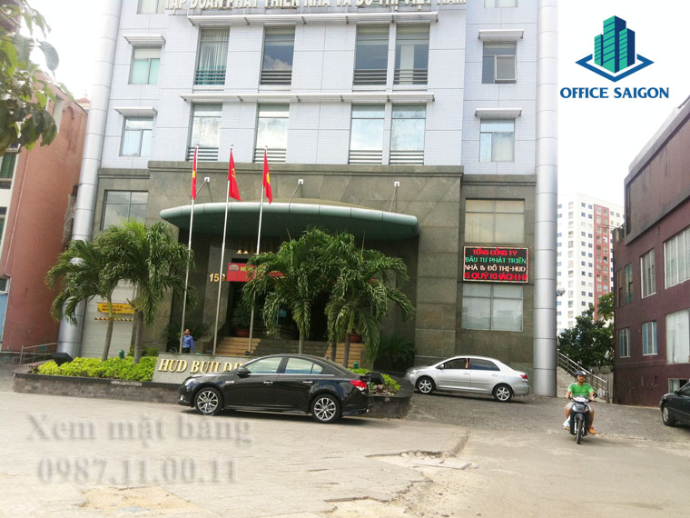 View phía trước tòa nhà HUD building