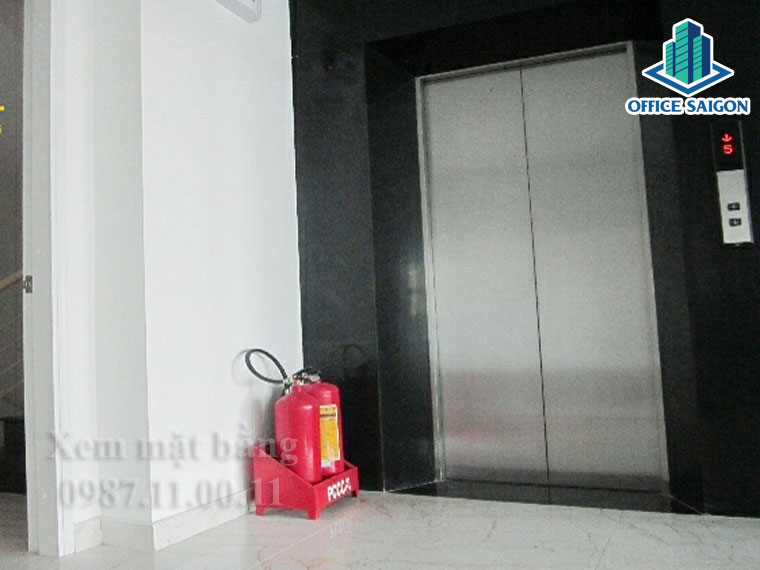 View lối vào thang máy của tòa nhà HT building