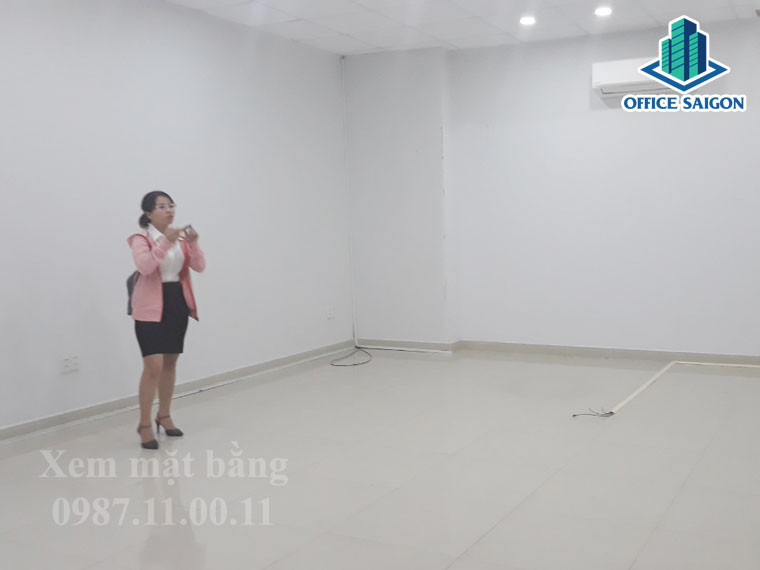 Khách hàng xem mặt bằng thực tế tại cao ốc GIC 2 building quận Bình Thạnh