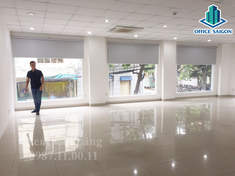 Khách hàng đang xem diện tích 80m2 lầu 1 tại GIC 2 building
