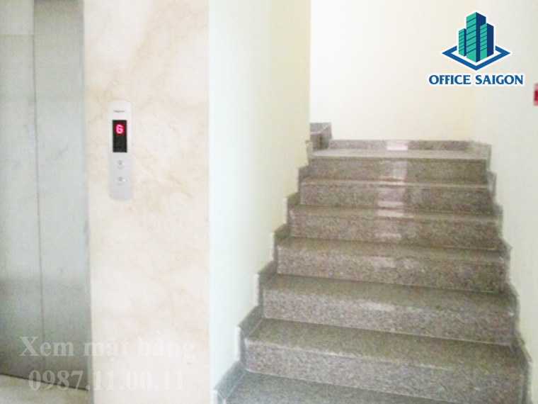 Lối thoát hiểm tại cao ốc văn phòng NGE building