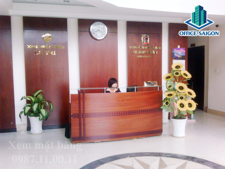 Lễ tân tại tòa nhà văn phòng Lê Trí building