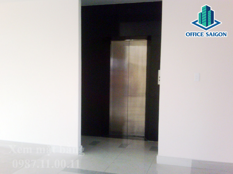 Lối đi vào thang máy tại cao ốc Lê Trí building quận Bình Thạnh