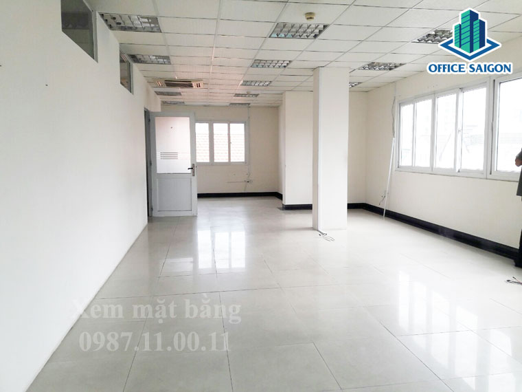 Sàn tại tòa nhà SGCL building được lót gạch rất sạch sẽ