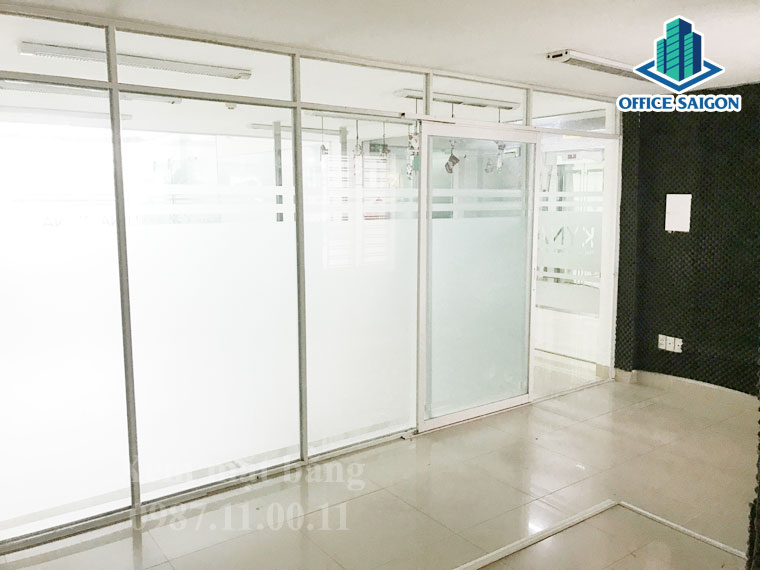 Mặt bằng cho thuê tại Cosmobiz trần cao chuẩn, thông thoáng