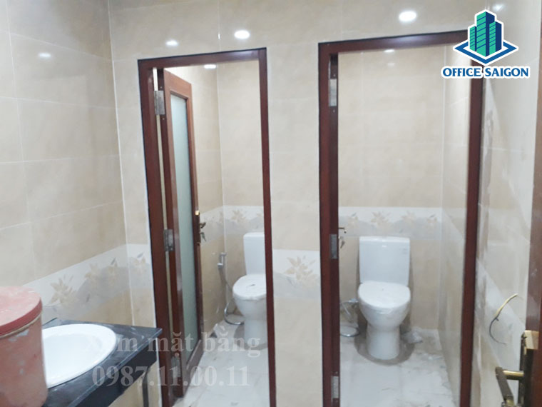 Hệ thống toilet tại B&L Tower được trang bị thiết bị đầy đủ và