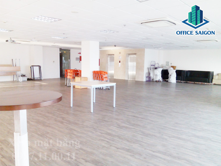 Sàn văn phòng cho thuê Hưng Bình Building được lát gỗ sang trọng