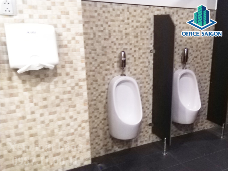 Toilet được thiết kế sang trọng tại văn phòng cho thuê Dreamplex 195 Building