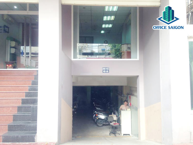 Lối vào tầng hầm tại cao ốc văn phòng Tân Đại Nam building