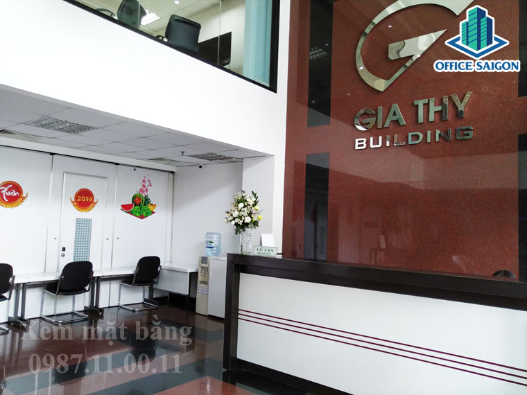 Quầy lễ tân ở tòa nhà văn phòng Gia Thy buildin quận Phú Nhuận