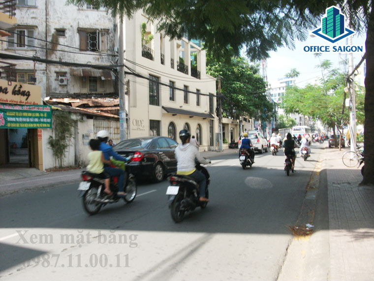 View đường Trần Huy Liệu phía trước tòa nhà