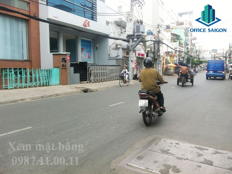 View đường Huỳnh Văn Bánh trước tòa nhà VAC building
