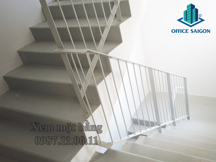 Lối đi cầu thang thoát hiểm tại Sabay Building