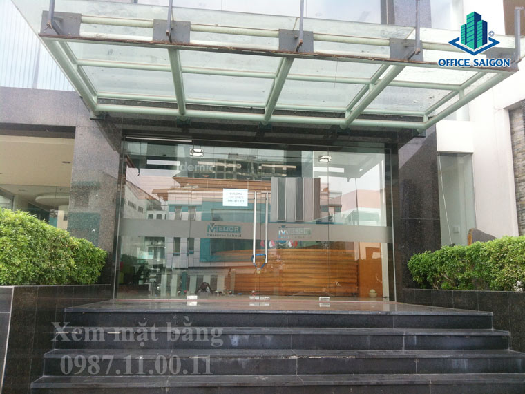 Mặt tiền phía trước cao ốc Intant building quận Phú Nhuận