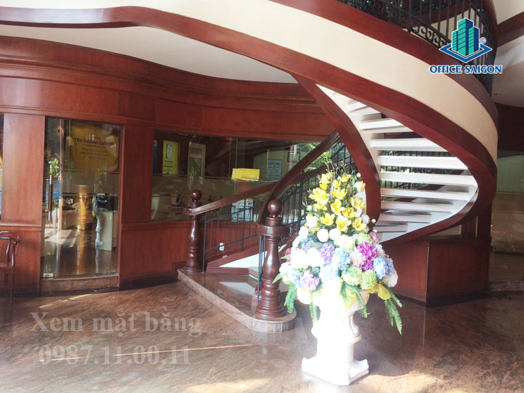 Thang bộ thoát hiểm tại tòa nhà Nam Sông Tiền tower khá ấn tượng
