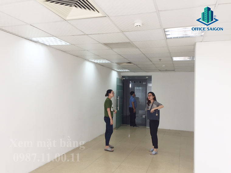 Khách hàng xem diện tích 40m2 tại Kim Xuân Gia building