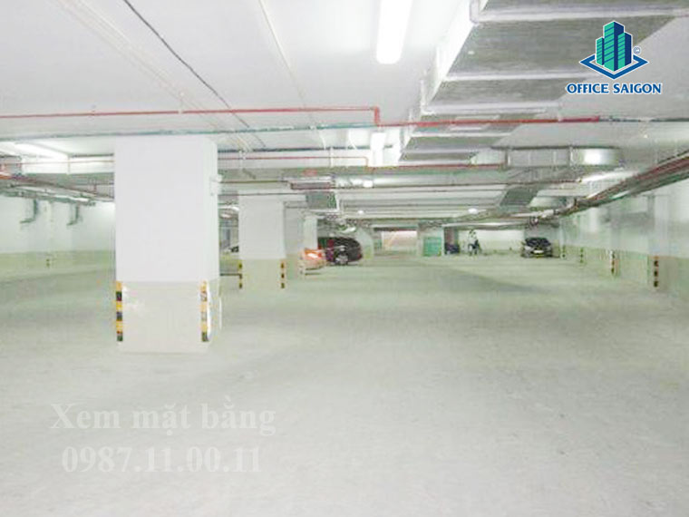 Hầm để xe tại Samco building đường Võ Văn Kiệt khá thông thoáng