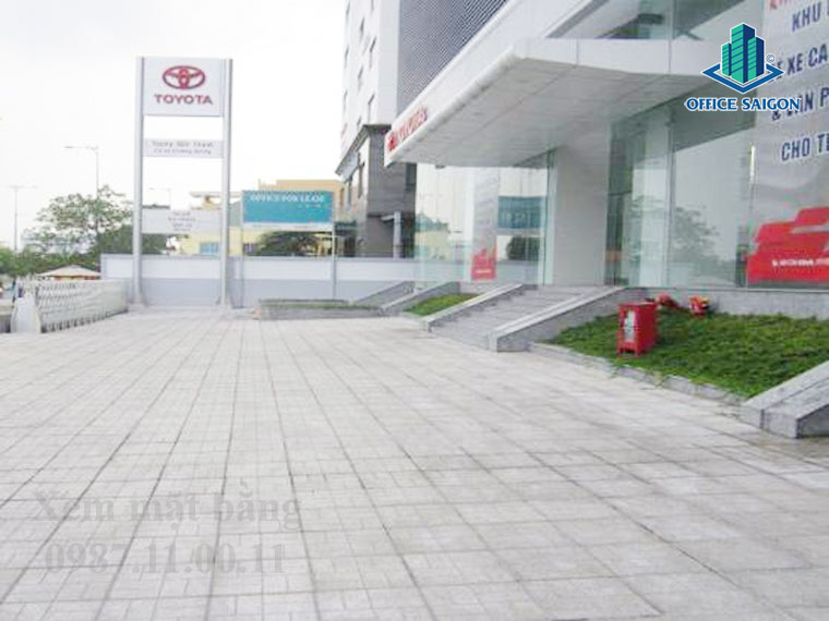 View sân phía trước tòa nhà Samco building đường Võ Văn Kiệt