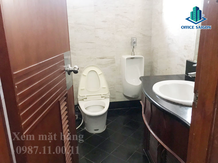Toilet mỗi tầng tại tòa nhà văn phòng Perfect building