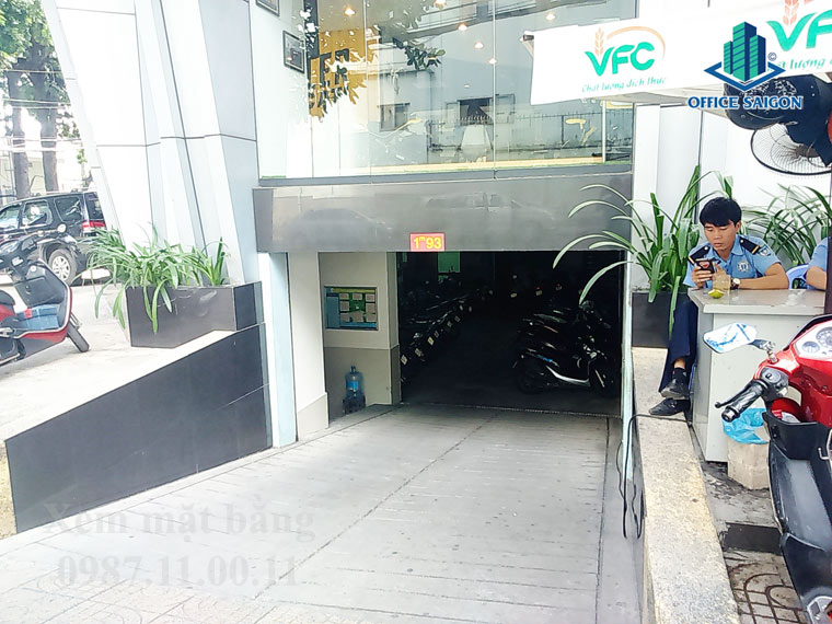 Lối đi vào tầng hầm tại cao ốc văn phòng VFC tower