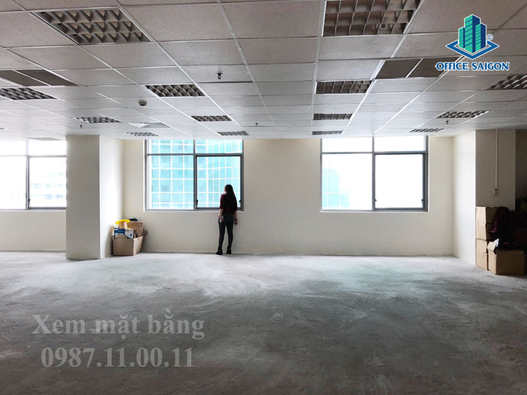Khách hàng xem văn phòng tại VFC Tower đường Tôn Đức Thắng