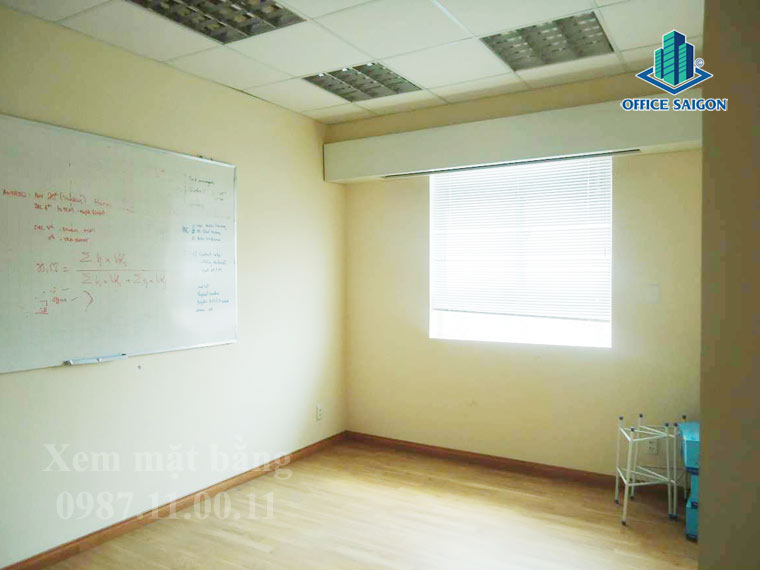 Trần và sàn tại cao ốc văn phòng Indochina Park building khá thông thoáng