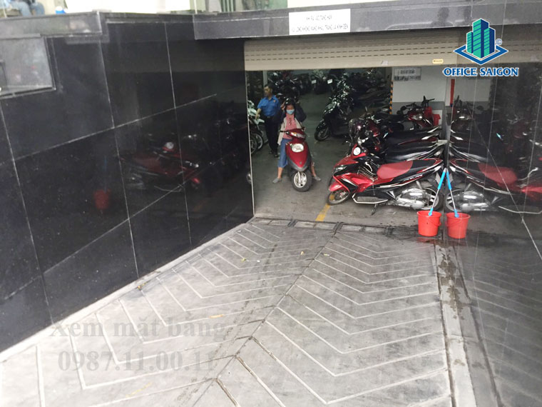 Lối đi vào tầng hầm tại cao ốc văn phòng NNC building quận 1