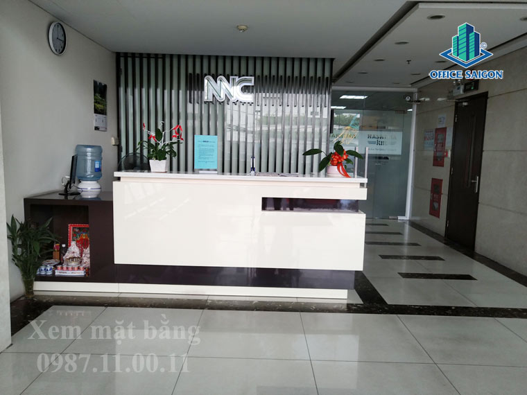 View lễ tân tại tòa nhà NNC building đường Nguyễn Đình Chiểu
