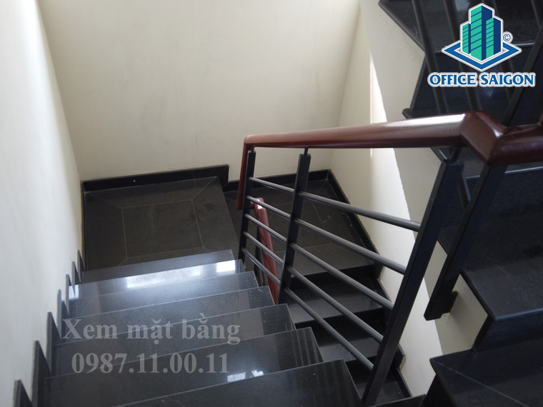 Cầu thang thoát hiểm tại HSC Building