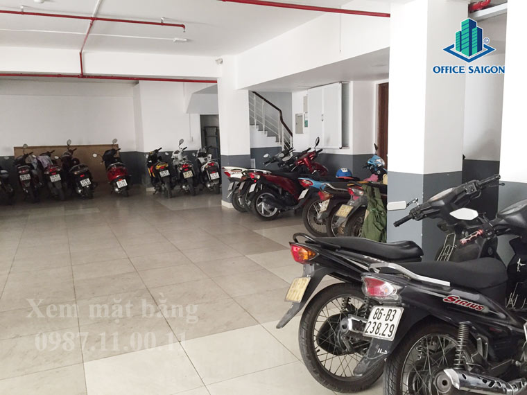 Bãi đậu xe tầng trệt cao ốc văn phòng Blue Diamond building
