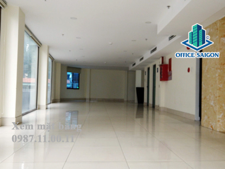 Sàn văn phòng được lát gạch sang trọng tại D-Town Office Building