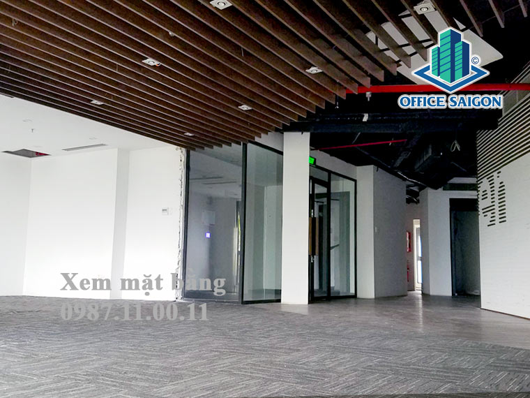 Sàn văn phòng lát gỗ sang trọng tại Kova Office Center